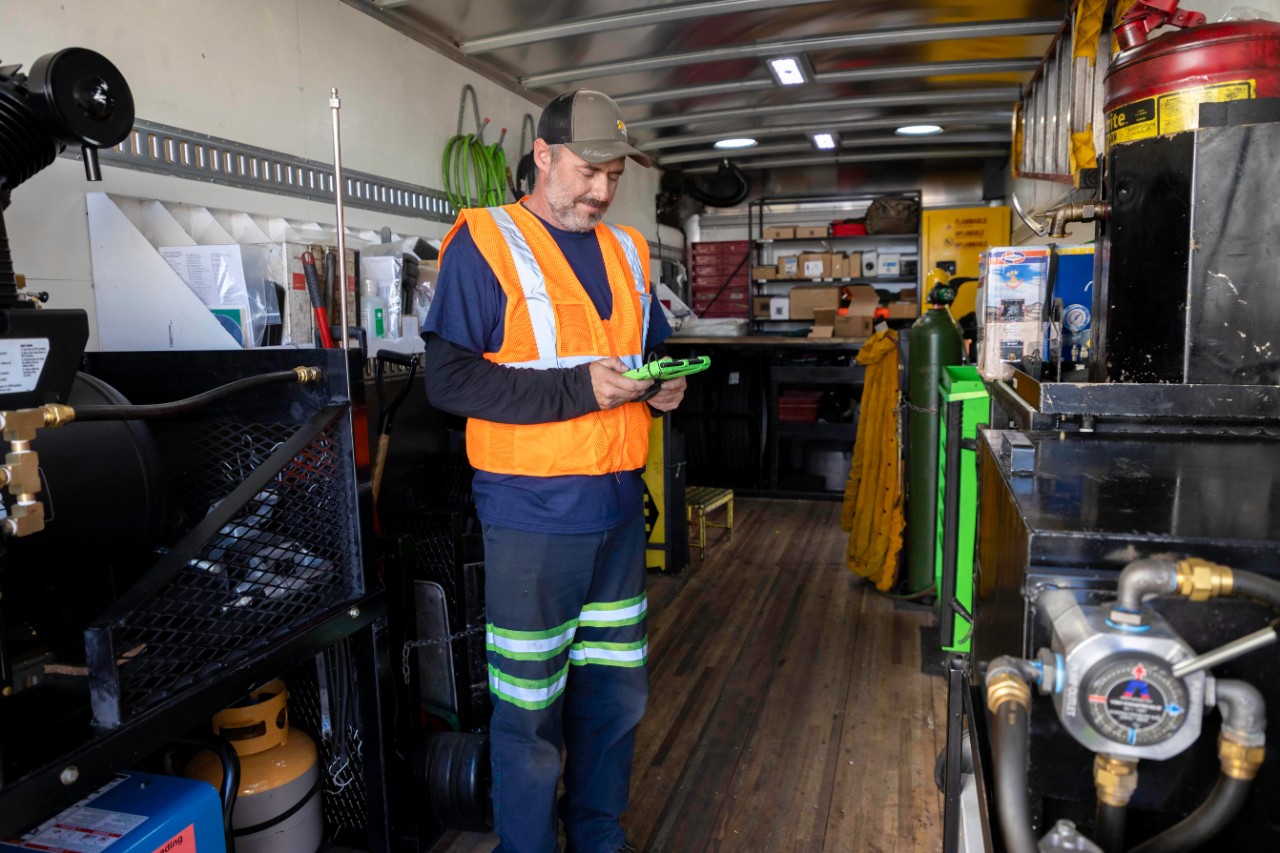 J.B. Hunt mobile technician working to ensure our drivers are safe while operating their vehicles.