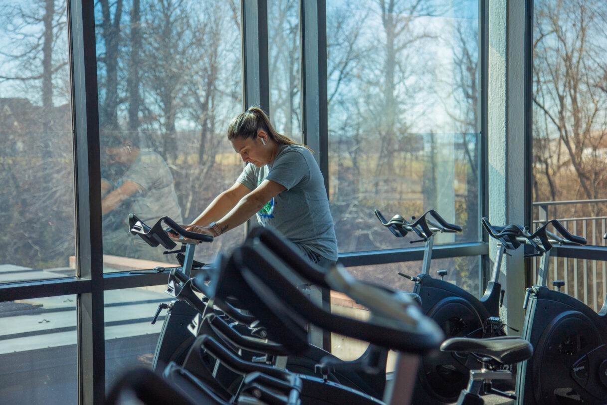 J.B. Hunt employee using the equipment in our on campus gym at corporate.