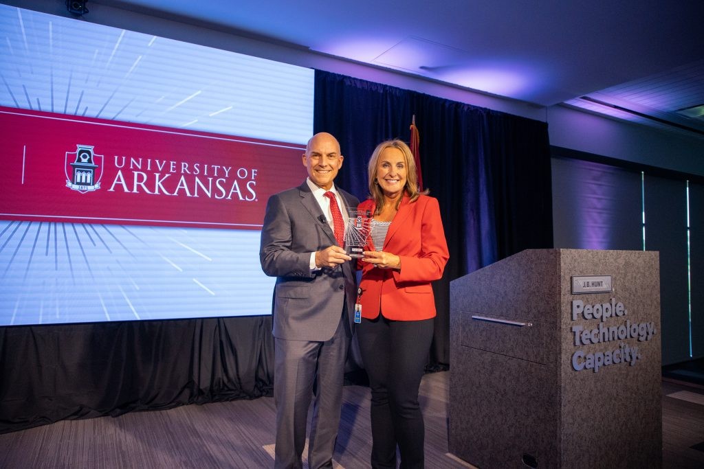 J.B. Hunt President Shelly Simpson holding award