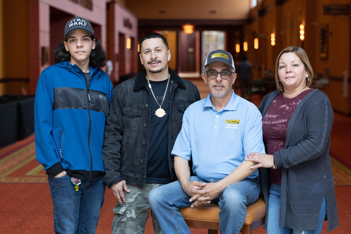 J.B. Hunt driver pictured at Million Mile celebration with his family.