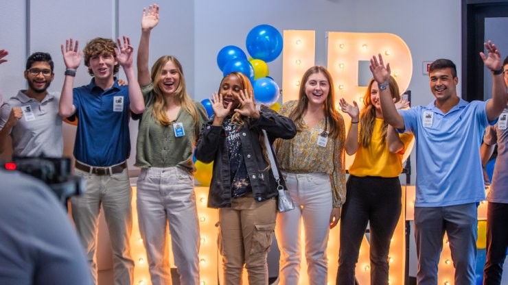  J.B. Hunt interns celebrate at a function with yellow and blue balloons